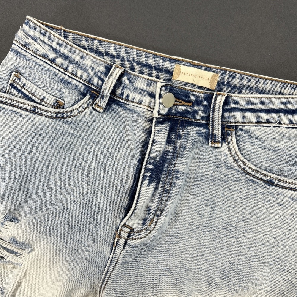 Altar'd State high-rise‎ Knox style denim shorts Size  Large